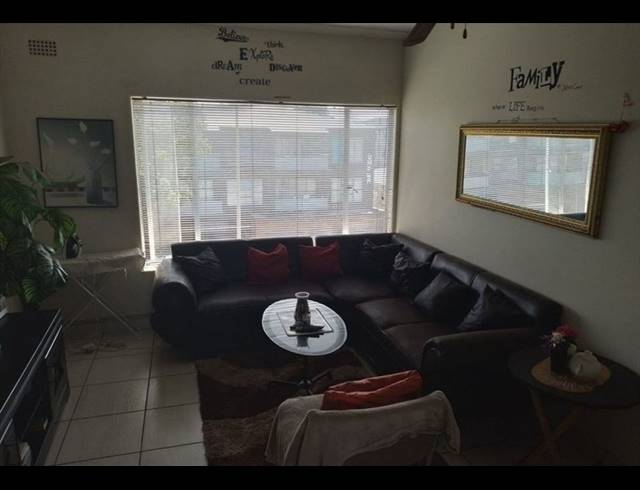 2 BEDROOM APARTMENT FOR SALE IN KEMPTON PARK EXT 1